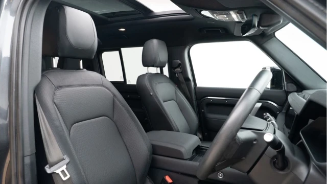 Land Rover Defender (73 Reg) 110 3.0 D250 X-Dynamic SE (Bespoke) Image 3