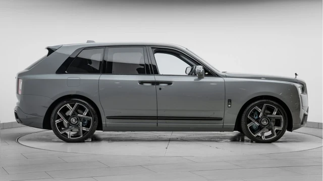 Rolls-Royce Cullinan (74 Reg) 6.7 V12 Black Badge Series II Image 7