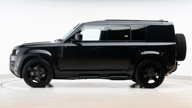 Land Rover Defender (25 Reg) 110 3.0 D250 X-Dynamic HSE Hard Top Commercial (3 Seat) (+VAT) Image 4