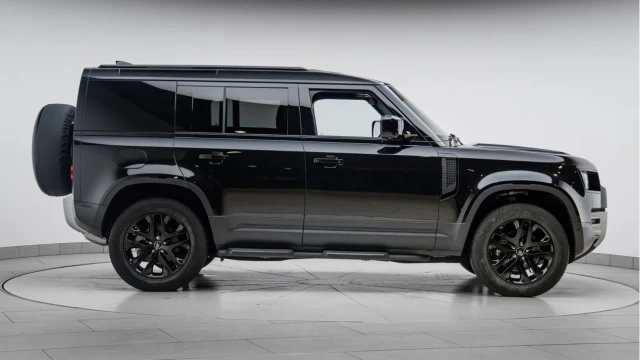 Land Rover Defender (25 Reg) 110 3.0 D250 S Hard Top (6 Seat) (+VAT) Image 7