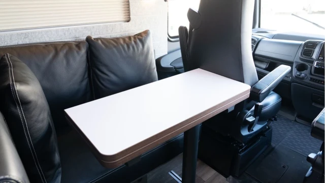 Niesmann + Bischoff Ismove 6.9 E (24 Reg) 2.2D Auto (4 Berth) Image 4