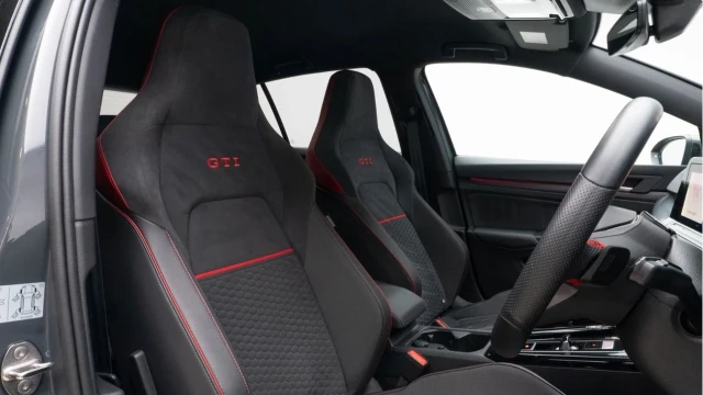 Volkswagen Golf (73 Reg) 2.0TSI GTI Clubsport DSG Image 3