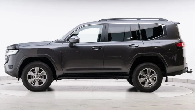 Toyota Land Cruiser (74 Reg) 300 3.3D V6 VX (7 Seat) Image 5