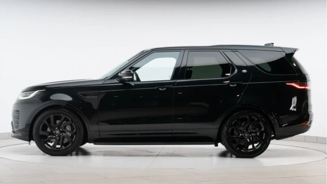 Land Rover Discovery (73 Reg) 3.0 D300 R-Dynamic SE Image 5