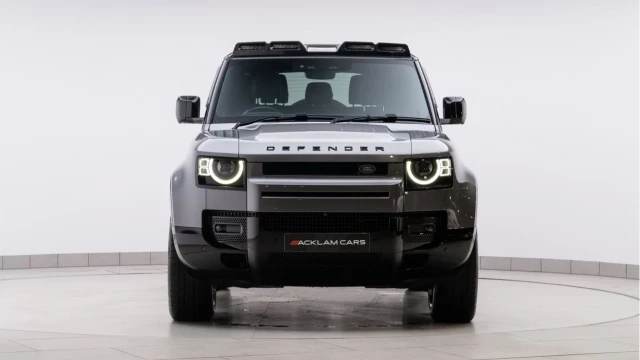 Land Rover Defender (23 Reg) 90 3.0 D250 X-Dynamic SE (Black Pack) Image 6