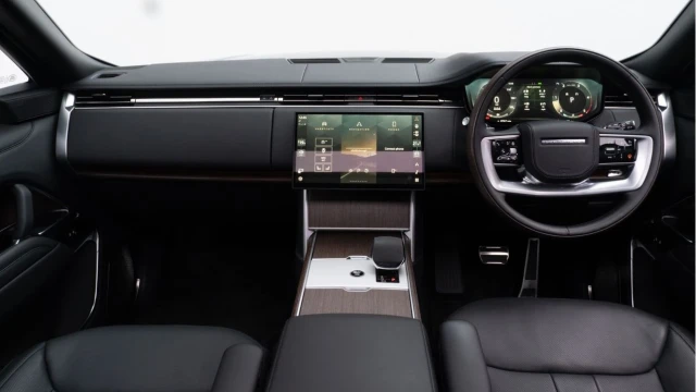 Land Rover Range Rover (24 Reg) 3.0 D300 Autobiography (Shadow Pack) Image 2