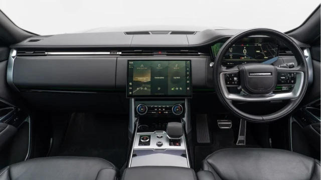 Land Rover Range Rover (72 Reg) 3.0 D350 Autobiography Image 2