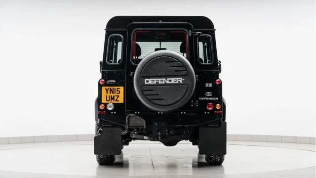Land Rover Defender (15 Reg) 90 2.2TD XS Hard Top (No VAT) Image 5
