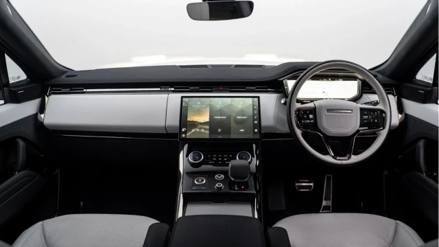 Land Rover Range Rover Sport (73 Reg) 3.0 D300 Dynamic SE (Black Pack) Image 2