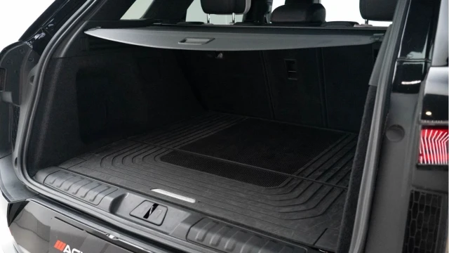 Land Rover Range Rover Sport (73 Reg) 3.0 P400 Dynamic SE (Black Pack) Image 7