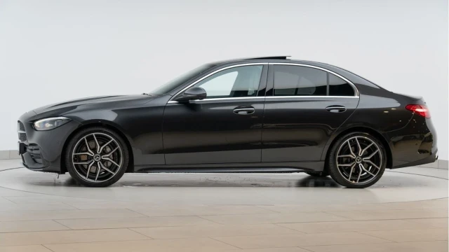 Mercedes-Benz C Class (73 Reg) C300 2.0D AMG Line Premium Plus Image 4