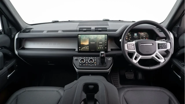 Land Rover Defender (25 Reg) 110 3.0 D350 X-Dynamic SE (6 Seat) (Bespoke) Image 2
