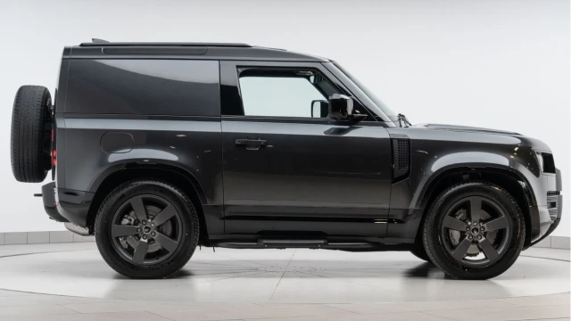Land Rover Defender (25 Reg) 90 3.0 D350 X-Dynamic HSE Hard Top Commercial (3 Seat) (+VAT) Image 7