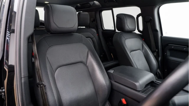 Land Rover Defender (24 Reg) 110 3.0 D300 X-Dynamic HSE (Bespoke) Image 3