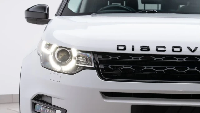 Land Rover Discovery Sport (68 Reg) 2.0SI4 HSE (Black Pack) Image 8