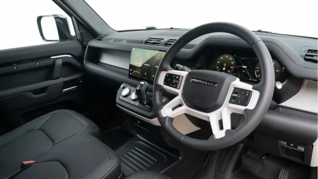 Land Rover Defender (25 Reg) 110 3.0 D250 S Hard Top Commercial (3 Seat) (+VAT) Image 2