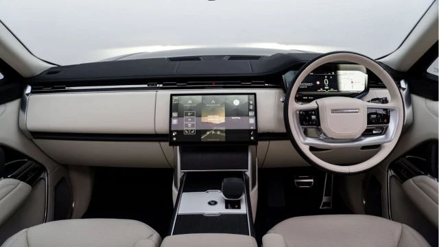 Land Rover Range Rover (25 Reg) 3.0 P460e Autobiography LWB Hybrid Image 2