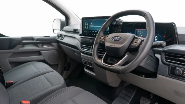 Ford Transit Custom (25 Reg) 320 2.0 Ecoblue Limited (6 Seat) (+VAT) Image 8