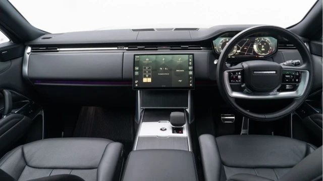 Land Rover Range Rover (73 Reg) 3.0 P460e SE Hybrid Image 2