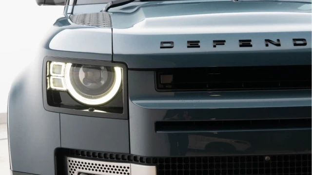 Land Rover Defender (23 Reg) 110 3.0 D250 HSE Hard Top (6 Seat) (+VAT) Image 7