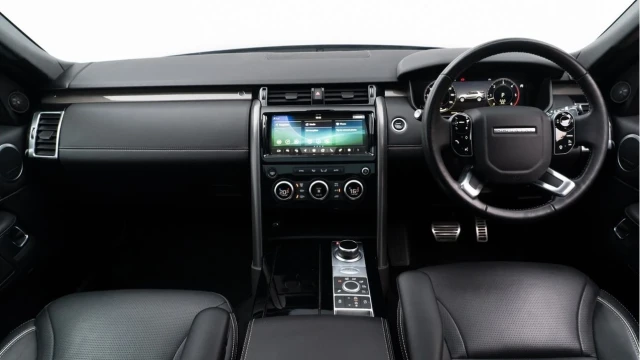 Land Rover Discovery (69 Reg) 3.0SD6 HSE (Dynamic) Image 2