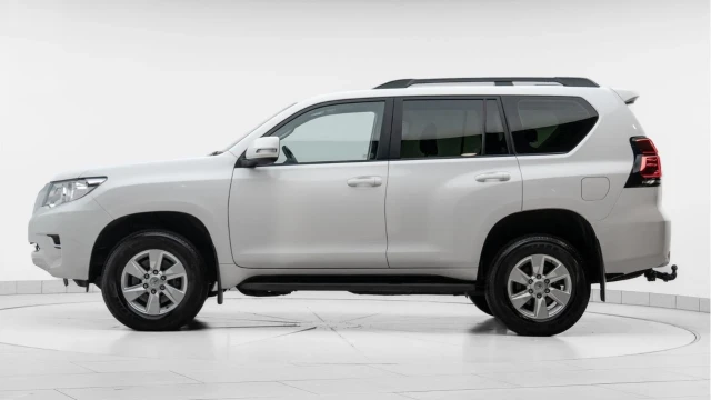 Toyota Land Cruiser (73 Reg) 2.8 D-4D Active Image 4