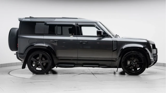 Land Rover Defender (74 Reg) 110 3.0 D350 X-Dynamic HSE (Black Pack) Image 5