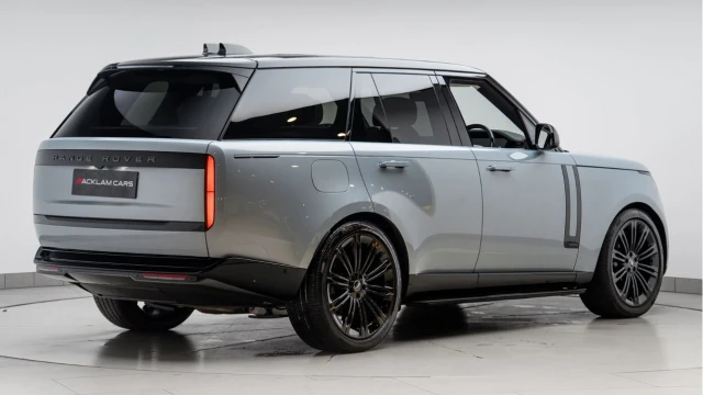 Land Rover Range Rover (75 Reg) 3.0 D350 Autobiography (Shadow Pack) Image 6