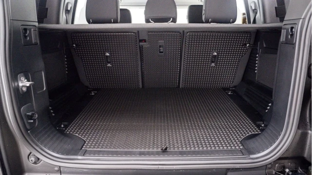 Land Rover Defender (75 Reg) 110 3.0 D250 S (Bespoke) Image 2