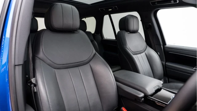 Land Rover Range Rover (25 Reg) 3.0 D300 HSE (Velocity) Image 3