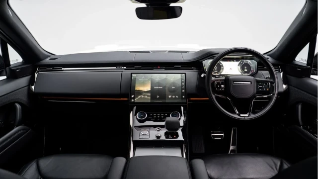 Land Rover Range Rover Sport (73 Reg) 3.0 P440e Dynamic SE Hybrid Image 2
