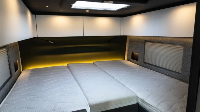 Niesmann + Bischoff Ismove 6.9 E (24 Reg) 2.2D Auto (4 Berth) Image 5