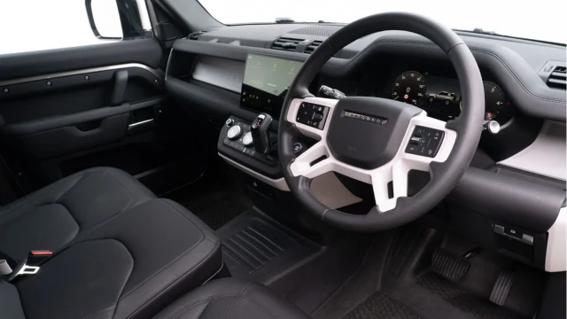 Land Rover Defender (25 Reg) 90 3.0 D250 S Hard Top Commercial (3 Seat) (+VAT) Image 2