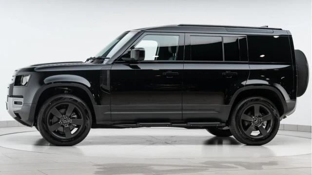 Land Rover Defender (25 Reg) 110 3.0 D250 S Hard Top Commercial (3 Seat) (+VAT) Image 4