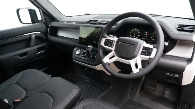 Land Rover Defender (25 Reg) 90 3.0 D250 S Hard Top Commercial (3 Seat) (+VAT) Image 2