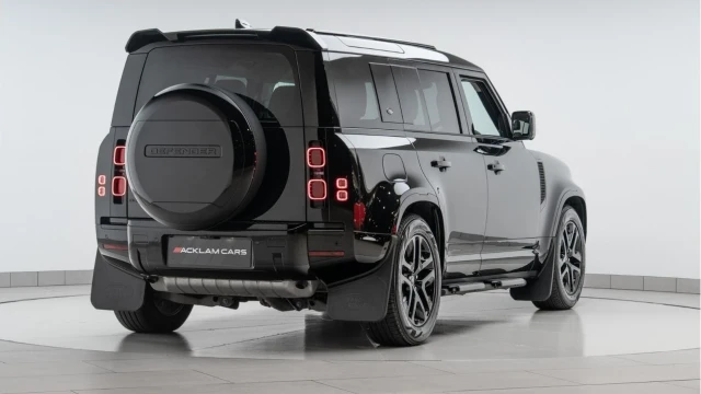 Land Rover Defender (74 Reg) 110 2.0 P400e XS Edition Hybrid (Black Pack) Image 5