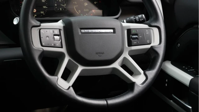 Land Rover Defender (73 Reg) 110 3.0 D250 XS Edition (Bespoke) Image 8