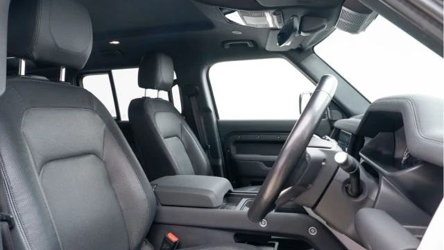 Land Rover Defender (22 Reg) 110 3.0 D300 X-Dynamic SE (VAT Q) Image 3