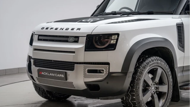 Land Rover Defender (21 Reg) 3.0 D200 Hard Top Commercial (3 Seat) (+VAT) Image 7