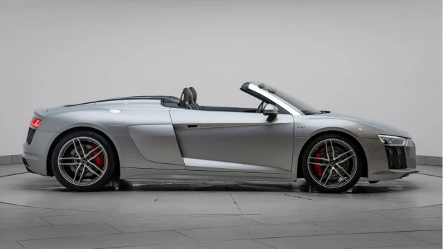 Audi R8 (66 Reg) 5.2 V10 Quattro Spyder Image 6