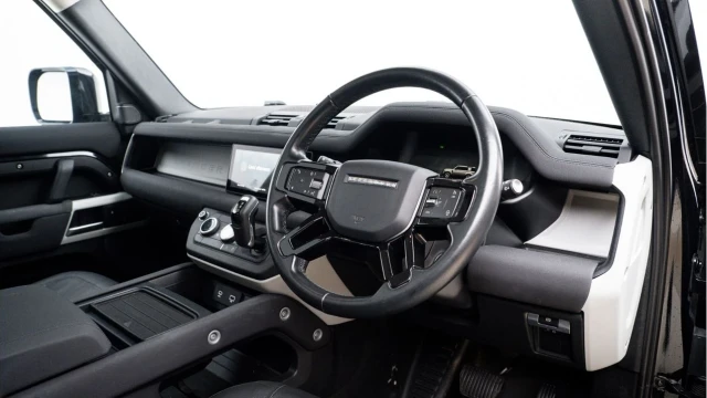 Land Rover Defender (22 Reg) 110 3.0 D250 XS Edition (Black Pack) Image 2