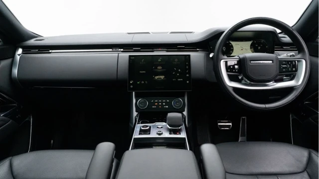 Land Rover Range Rover (23 Reg) 3.0 D350 SE (Shadow Pack) Image 2