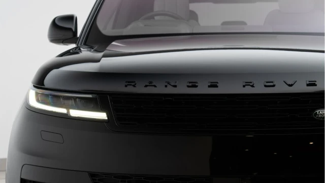 Land Rover Range Rover Sport (73 Reg) 4.4 V8 P530 First Edition (Black Pack) Image 6