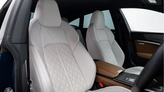 Audi A7 (70 Reg) 2.0 40TDI S-Line Exclusive Image 3