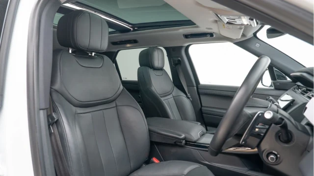Land Rover Range Rover Sport (72 Reg) 3.0 D300 SE (Black Pack) Image 3