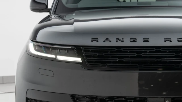 Land Rover Range Rover Sport (73 Reg) 3.0 D300 Dynamic SE (Black Pack) Image 8