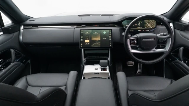 Land Rover Range Rover (25 Reg) 3.0 D300 SE (Shadow Pack) Image 2