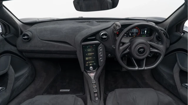 McLaren 750S (24 Reg) 4.0 V8 Spider (VAT Q) Image 3