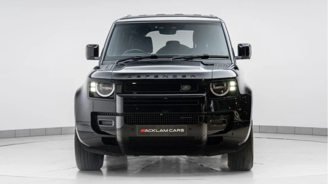 Land Rover Defender (22 Reg) 110 3.0 D250 X-Dynamic S (Black Pack) Image 3