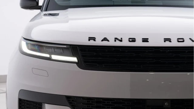 Land Rover Range Rover Sport (73 Reg) 3.0 D300 Dynamic SE (Black Pack) Image 7